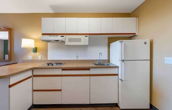 Room, 1 King Bed, Non Smoking, Kitchen