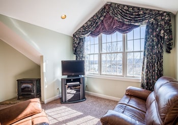 Falcon Suite