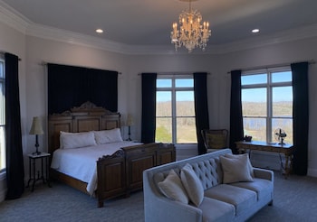 Eagles Landing Suite