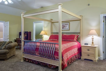 Cardinal Suite