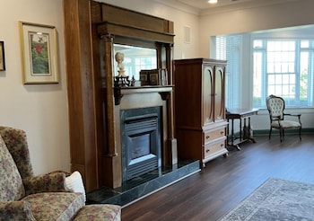 Hummingbird Suite