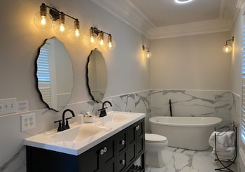 Eagles Landing Suite
