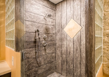 Quail Suite