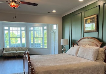 Hummingbird Suite