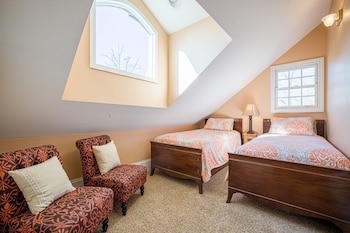 Oriole Suite