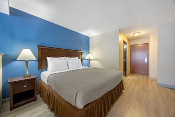 Suite, 1 King Bed, Non Smoking, Refrigerator & Microwave