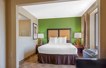 Deluxe Studio, 1 Queen Bed with Sofa bed, Non Smoking
