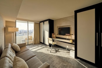 Presidential Studio Suite, Balcony, City View (Vice Presidential City Skyline View)