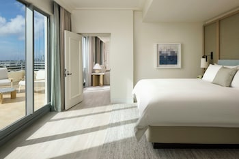 Suite, 1 King Bed, Balcony, Ocean View