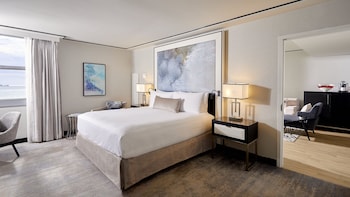Suite, 1 King Bed, Balcony, Oceanfront