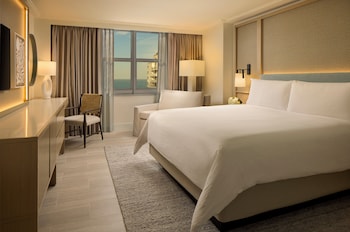 Room, 1 King Bed with Sofa bed, Balcony, Ocean View