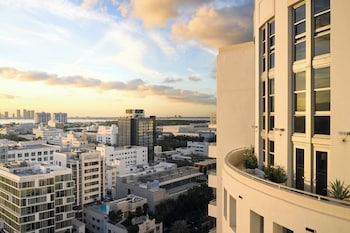 Presidential Studio Suite, Balcony, City View (Vice Presidential City Skyline View)