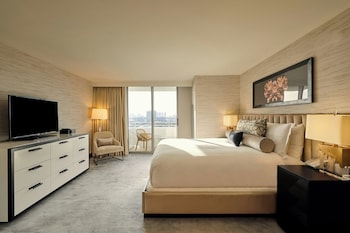 Presidential Studio Suite, Balcony, City View (Vice Presidential City Skyline View)