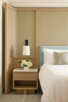 Room, 1 King Bed with Sofa bed, City View (Skyline View)
