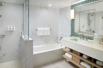 Studio Suite, City View (Skyline View)