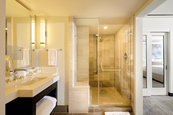 Suite, 1 King Bed, Balcony, Oceanfront