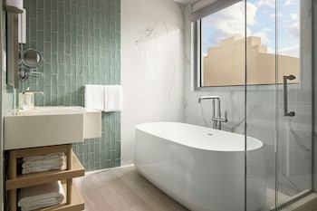 Suite, 1 King Bed, Balcony, Ocean View