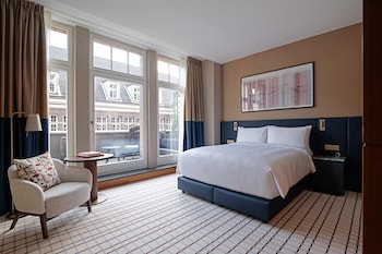 Deluxe Room, 1 Queen Bed, Balcony