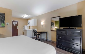 Studio, 1 Queen Bed, Non Smoking