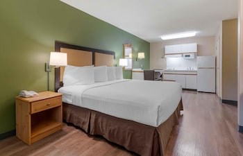 Deluxe Studio, 1 King Bed with Sofa bed, Non Smoking