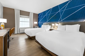 Standard Room, 2 Queen Beds (with Tub)