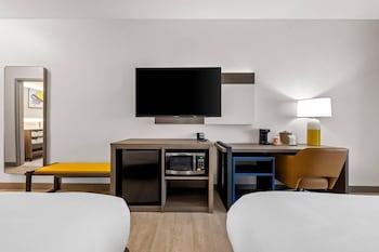 Standard Room, 2 Queen Beds (with Tub)
