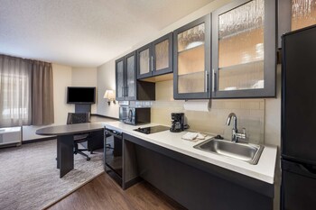 Studio Suite, 1 Queen Bed, Accessible (Mobility Tub)