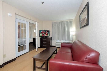 Suite, 1 King Bed (Smoke Free)