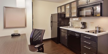 Studio Suite, 1 Queen Bed (Hearing)