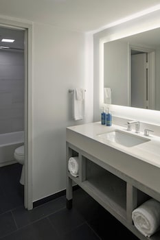 Room, 1 King Bed, Hearing Accessible