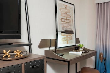 Room, 1 King Bed, Corner