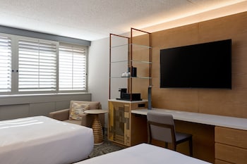Room, 2 Queen Beds (Mobility Accessible, Roll-In Shower)