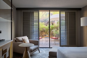 Deluxe Room, 2 Queen Beds, Patio