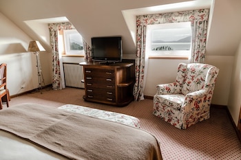 Standard Room, 1 Queen Bed, Lake View