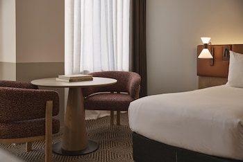 Parkview King Room (Newly Renovated)