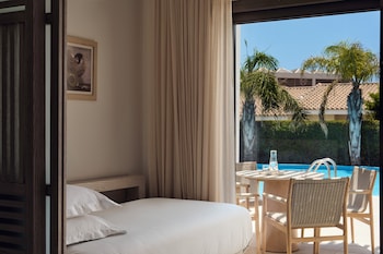 Junior Suite Swim Up Pool View (Bungalow Area)