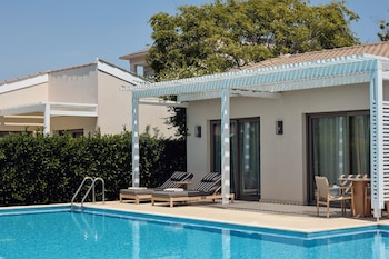 One Bedroom Suite Swim up Pool view (Bungalow Area)