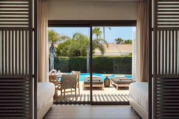 Junior Suite Swim Up Pool View (Bungalow Area)