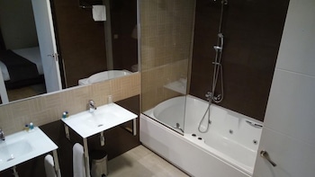Suite, Jetted Tub