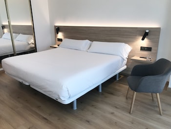 Superior Room, 1 King Bed, Beach View